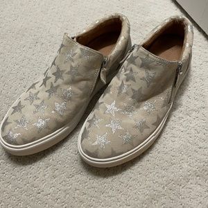 Gentle Souls Lowe star sneaker. Unworn. Size 9.5M